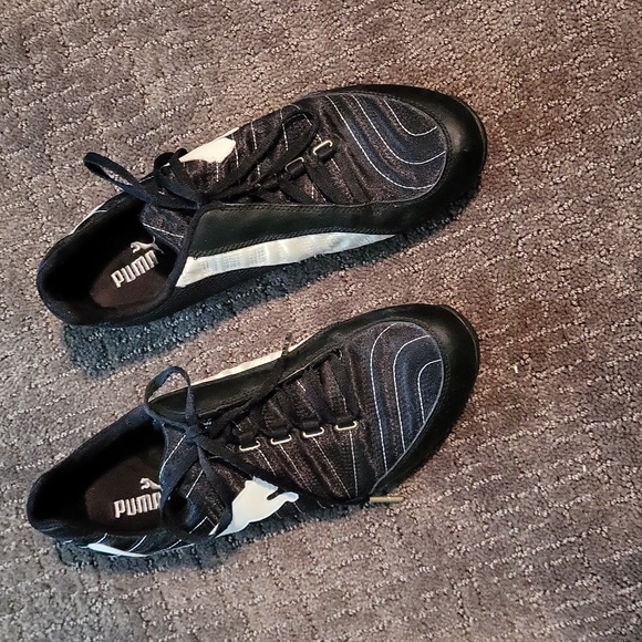 Puma Shoes - Womens Puma black and white vintage sneakers size 8